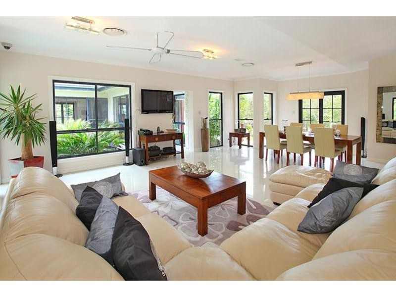 63 Bonogin Rd, Mudgeeraba QLD 4213