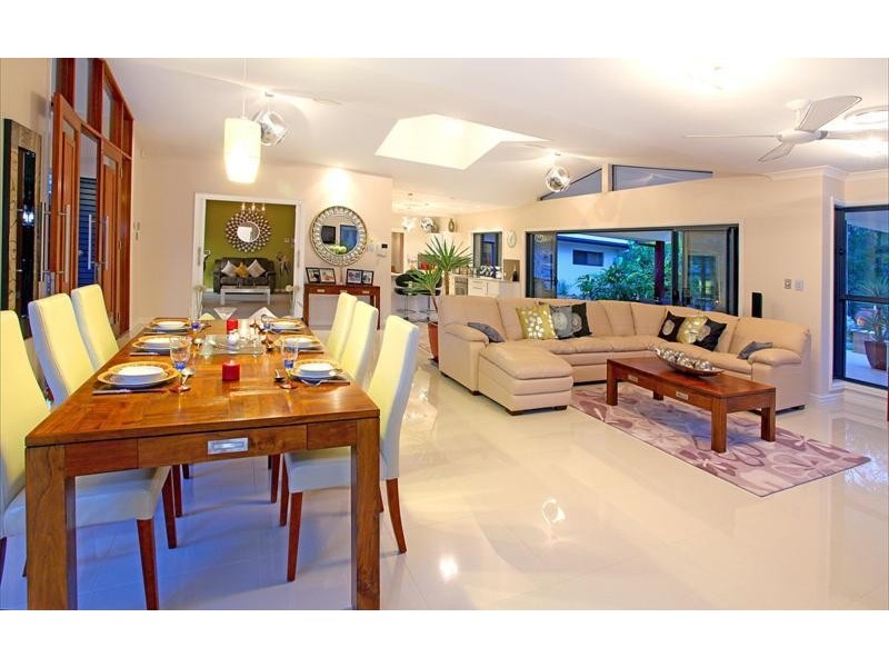 63 Bonogin Rd, Mudgeeraba QLD 4213