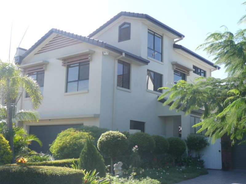 2/15 Jennifer Ave, Runaway Bay QLD 4216