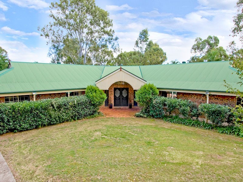 8 Davison Rd, Samford QLD 4520