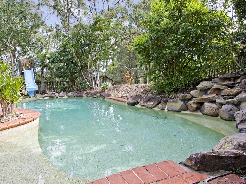 8 Davison Rd, Samford QLD 4520