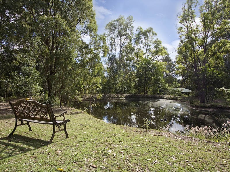 8 Davison Rd, Samford QLD 4520