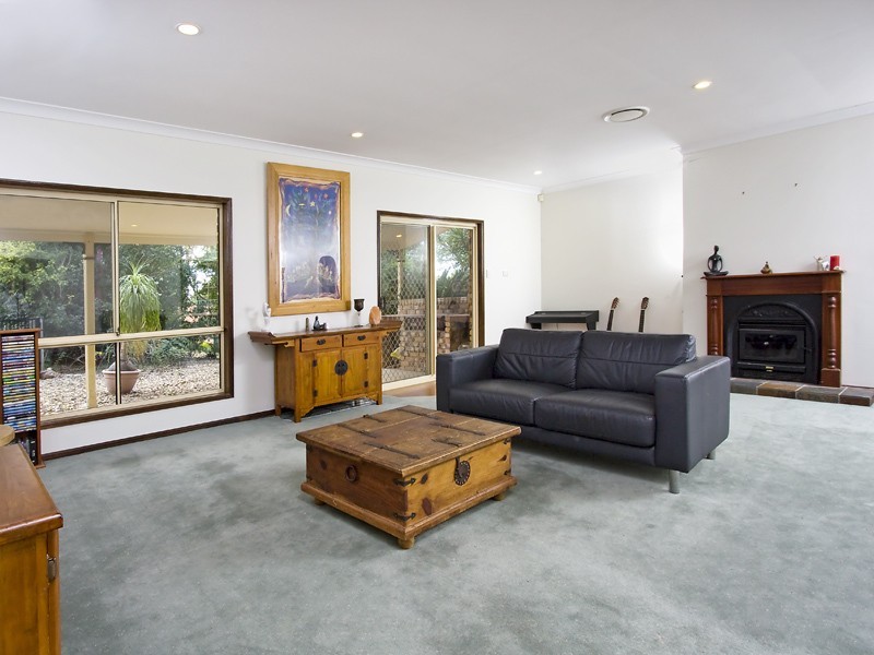 8 Davison Rd, Samford QLD 4520