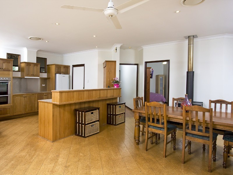 8 Davison Rd, Samford QLD 4520