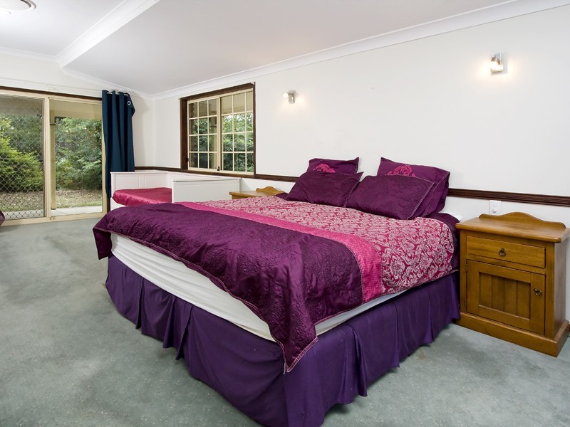 8 Davison Rd, Samford QLD 4520