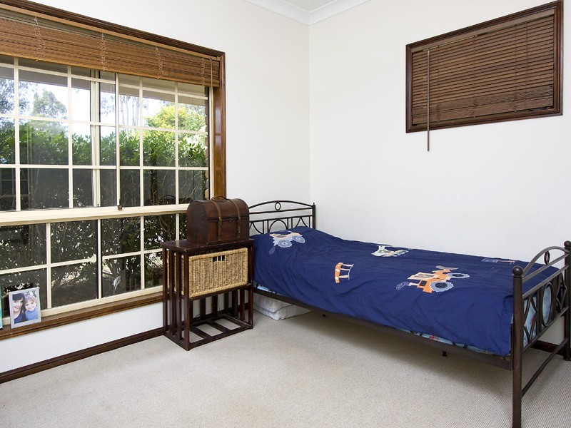 8 Davison Rd, Samford QLD 4520