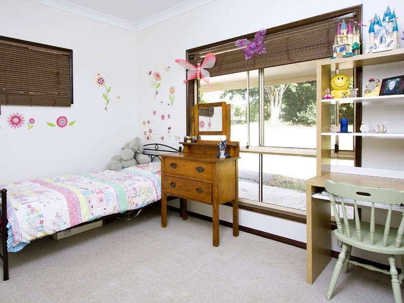 8 Davison Rd, Samford QLD 4520