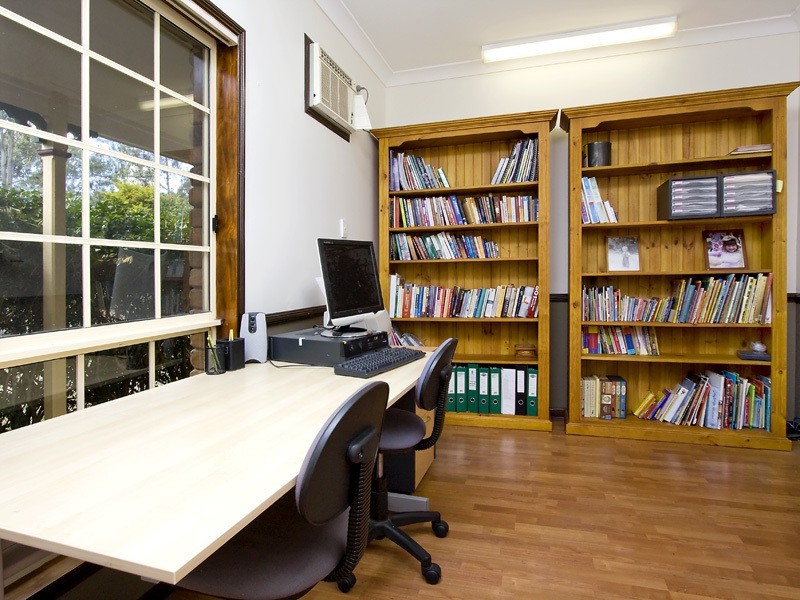 8 Davison Rd, Samford QLD 4520