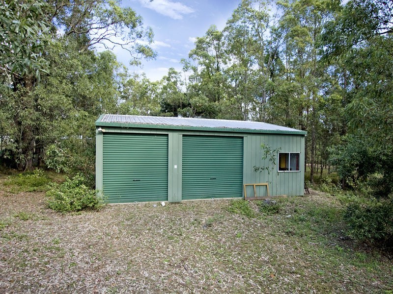 8 Davison Rd, Samford QLD 4520
