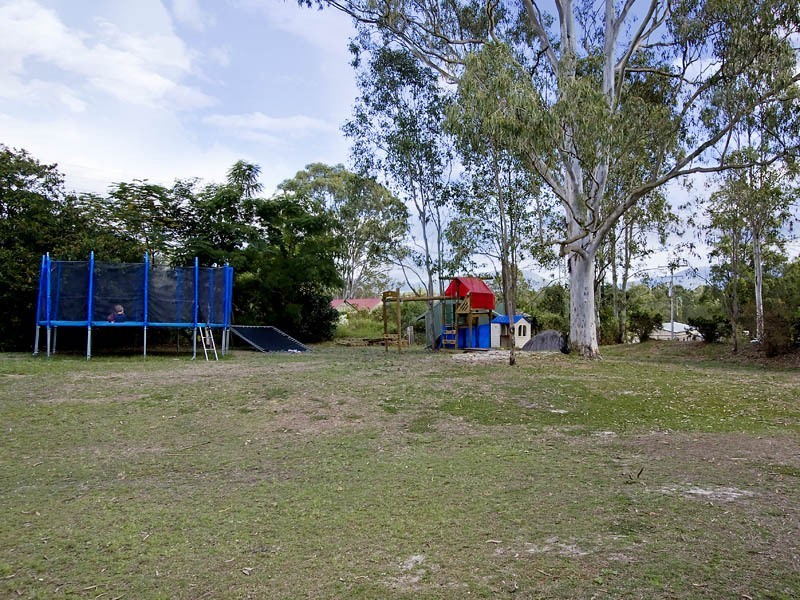 8 Davison Rd, Samford QLD 4520