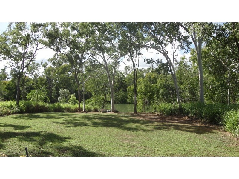 136 Toolakea Beach Rd, Bluewater QLD 4818