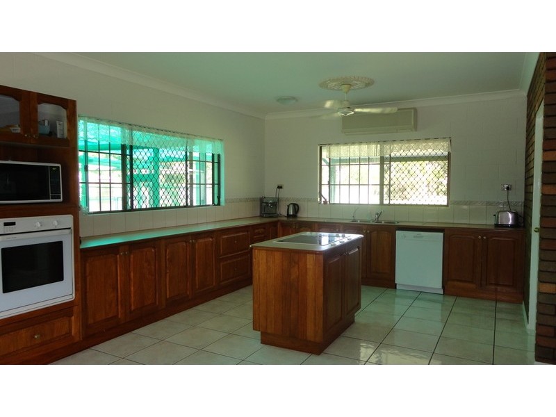 136 Toolakea Beach Rd, Bluewater QLD 4818