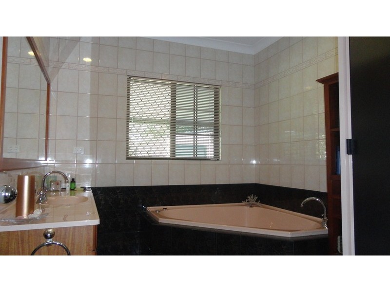 136 Toolakea Beach Rd, Bluewater QLD 4818