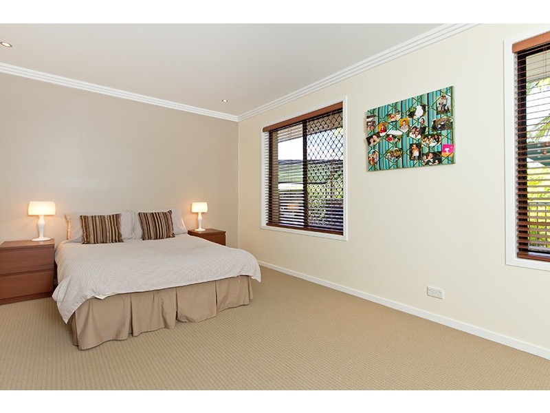 57 California Dr, Oxenford QLD 4210