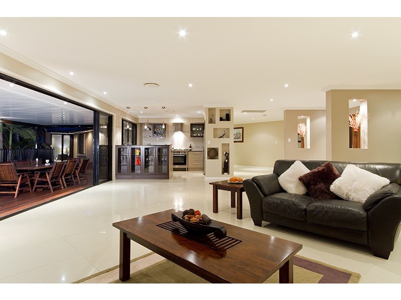 57 California Dr, Oxenford QLD 4210