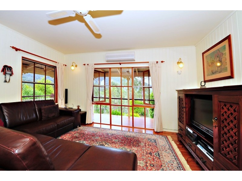 273 Foggs Road, Samford QLD 4520