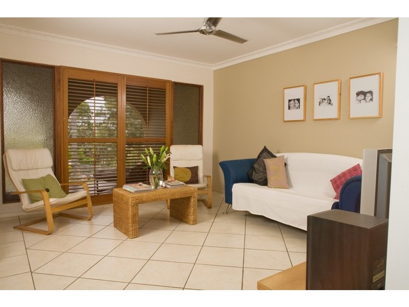 8 Parnoolar Cres, Ferny Hills QLD 4055