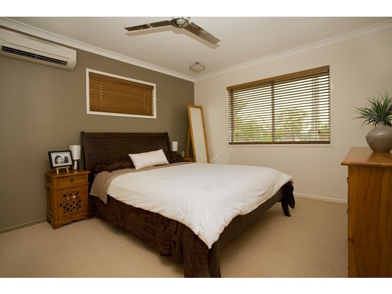8 Parnoolar Cres, Ferny Hills QLD 4055
