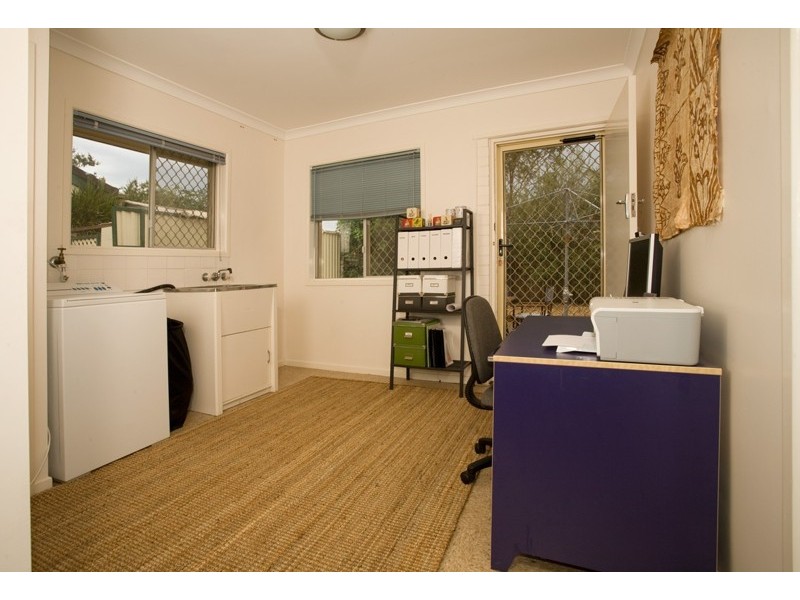 8 Parnoolar Cres, Ferny Hills QLD 4055