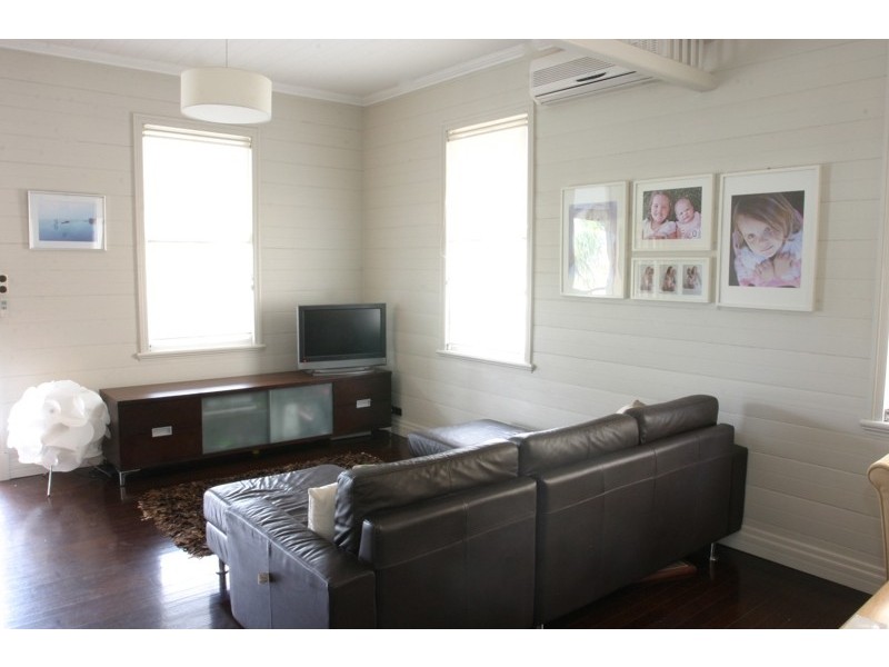 10 Drummond st, Greenslopes QLD 4120