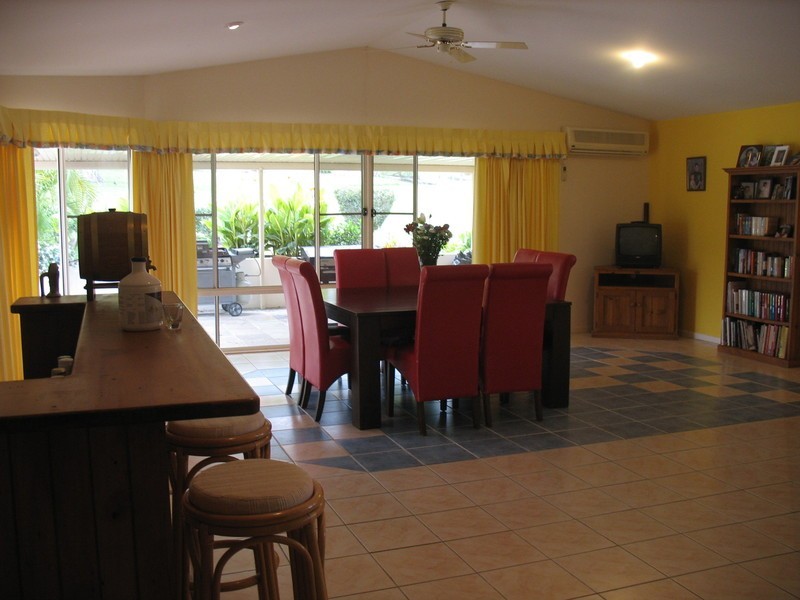 6 Showgrounds Drive, Samford QLD 4520