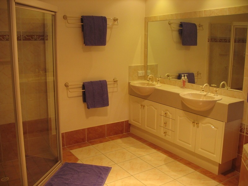 6 Showgrounds Drive, Samford QLD 4520