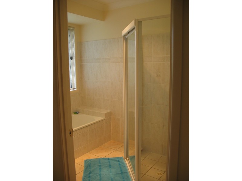 6 Showgrounds Drive, Samford QLD 4520