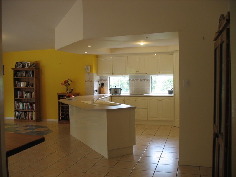 6 Showgrounds Drive, Samford QLD 4520