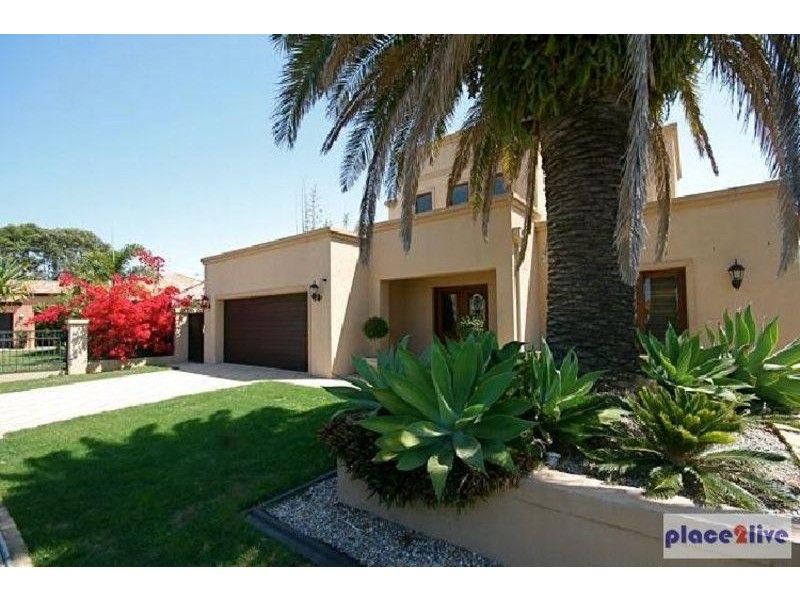 26 Shoalwater Court, Burleigh Waters QLD 4220