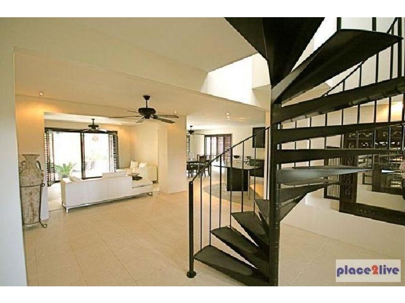 26 Shoalwater Court, Burleigh Waters QLD 4220