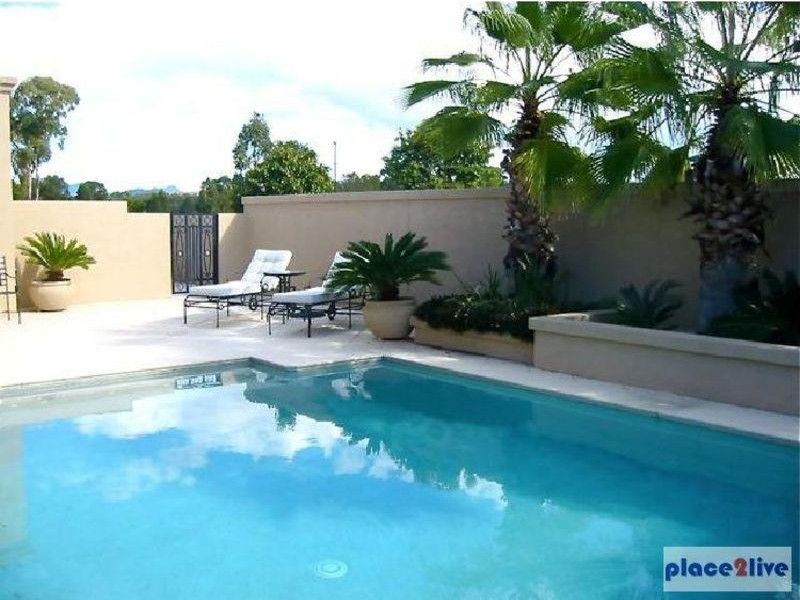 26 Shoalwater Court, Burleigh Waters QLD 4220