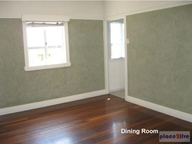 16 Hall Avenue, Norman Park QLD 4170