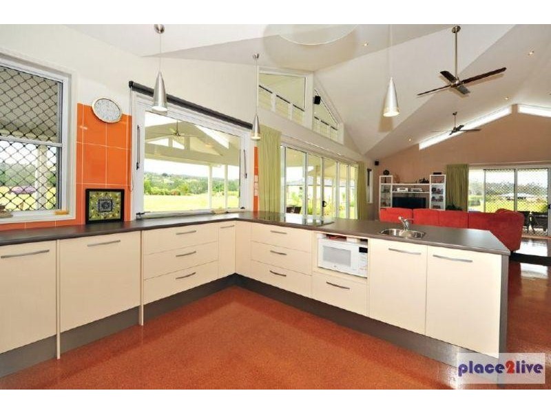 8 Sovereign Way, Samford QLD 4520