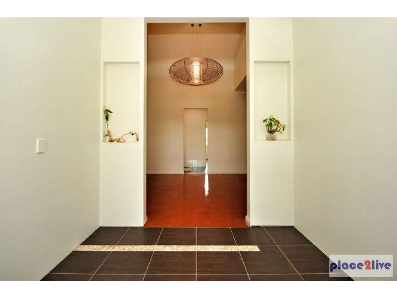 8 Sovereign Way, Samford QLD 4520