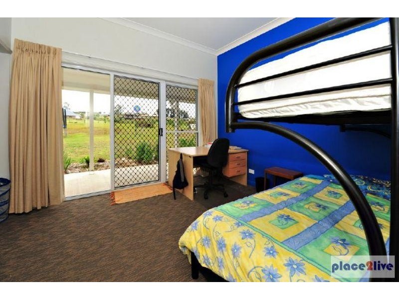 8 Sovereign Way, Samford QLD 4520