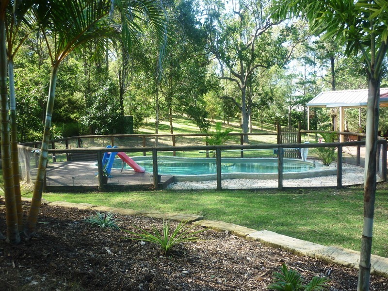 5 Woodbine Ct, Samford QLD 4520