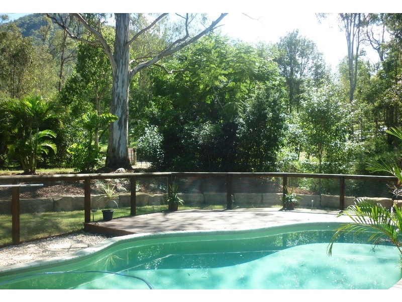 5 Woodbine Ct, Samford QLD 4520