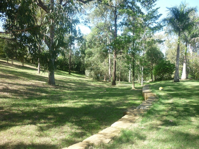 5 Woodbine Ct, Samford QLD 4520