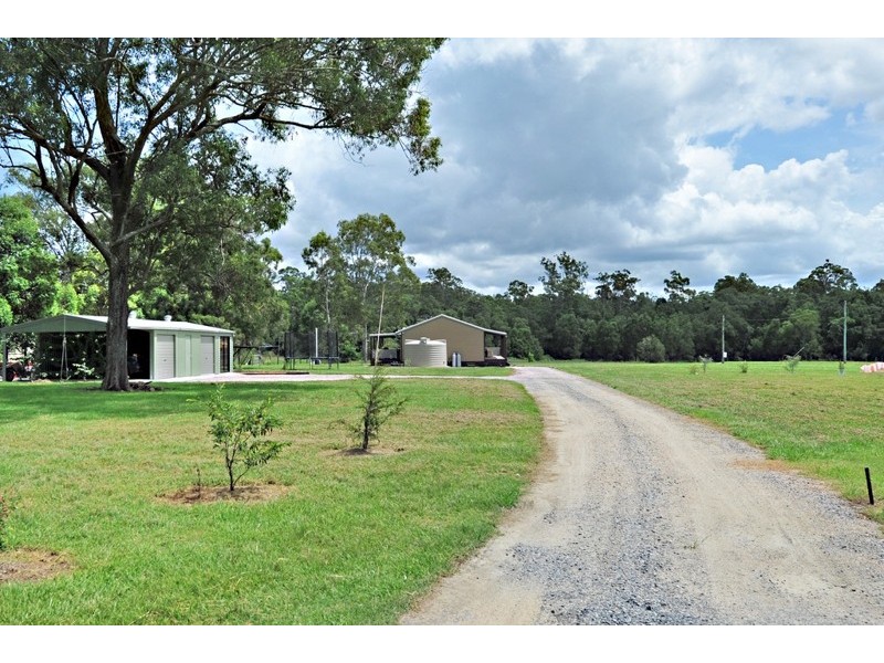 22 Davison Rd, Samford QLD 4520