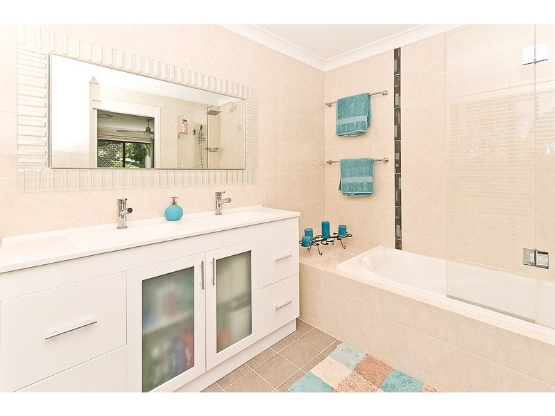 49 Greenwood Crs, Samford Valley QLD 4520