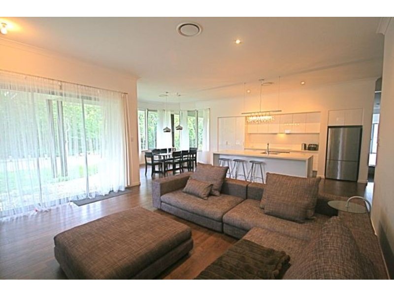 1 Uluru Place, Forest Lake QLD 4078