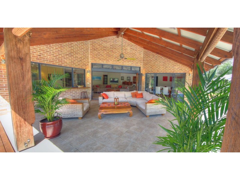 8 Kay Drive, Samford QLD 4520