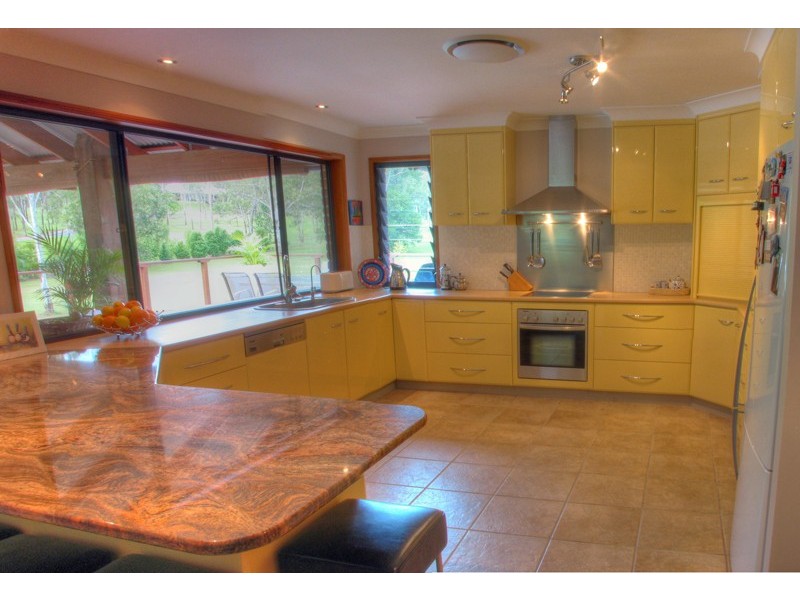 8 Kay Drive, Samford QLD 4520