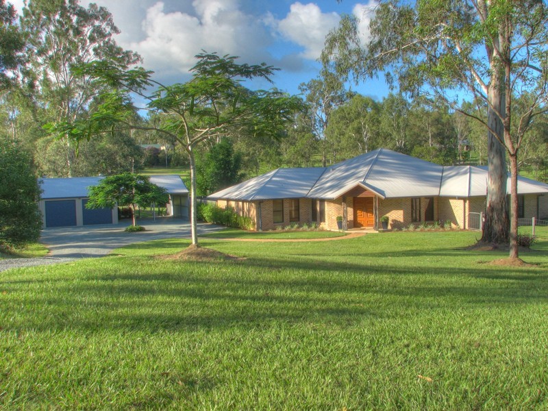 8 Kay Drive, Samford QLD 4520