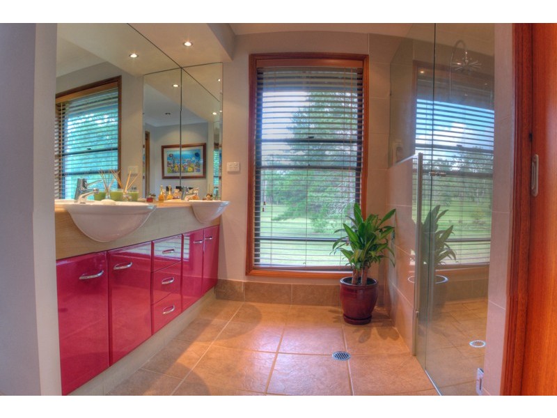 8 Kay Drive, Samford QLD 4520