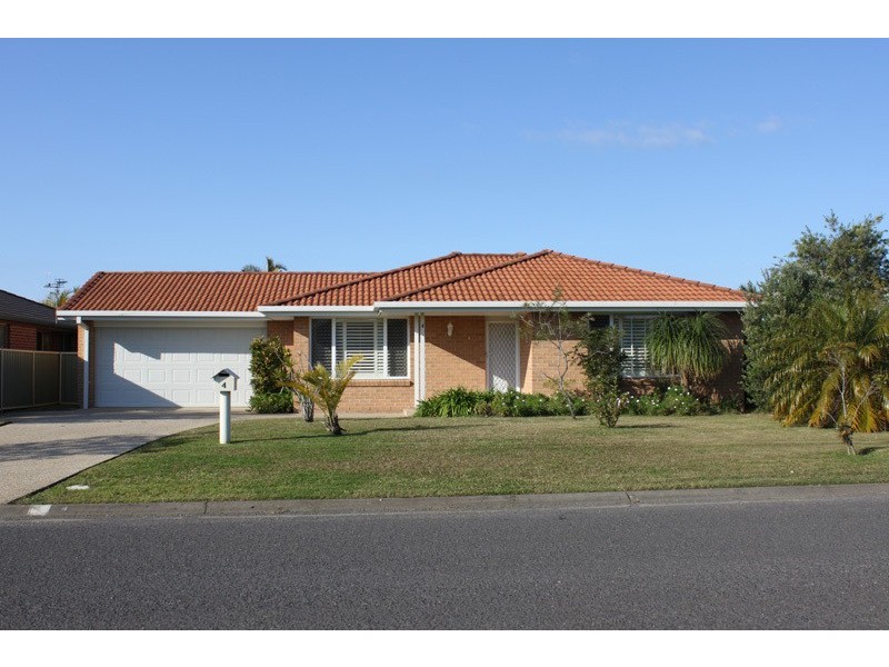 4 Abel Tasman Drive, Lake Cathie NSW 2445