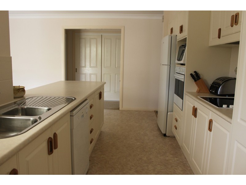 4 Abel Tasman Drive, Lake Cathie NSW 2445