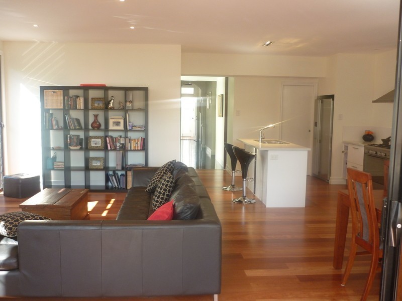 17 Baron Street, Greenslopes QLD 4120