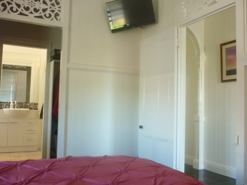 17 Baron Street, Greenslopes QLD 4120