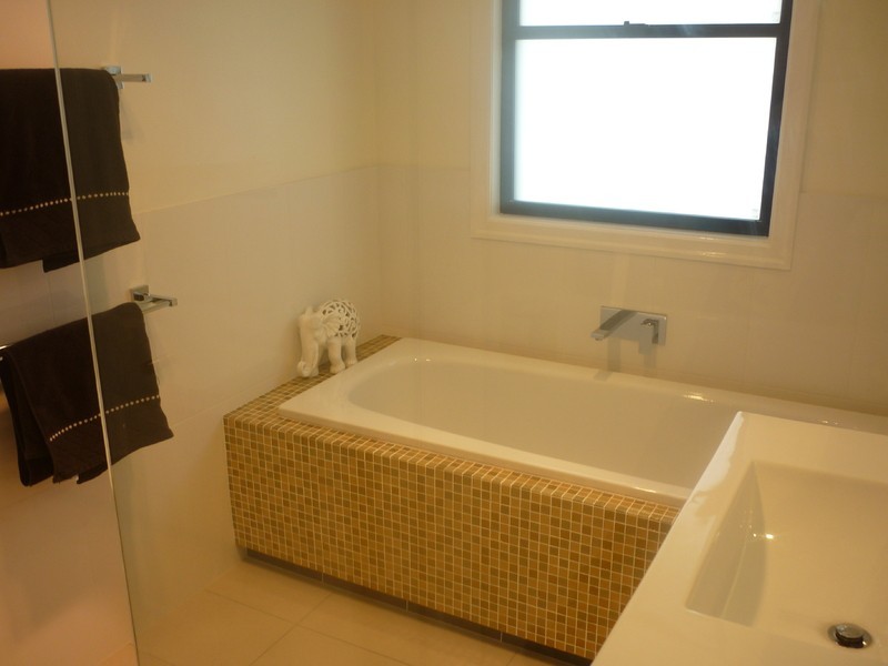 17 Baron Street, Greenslopes QLD 4120